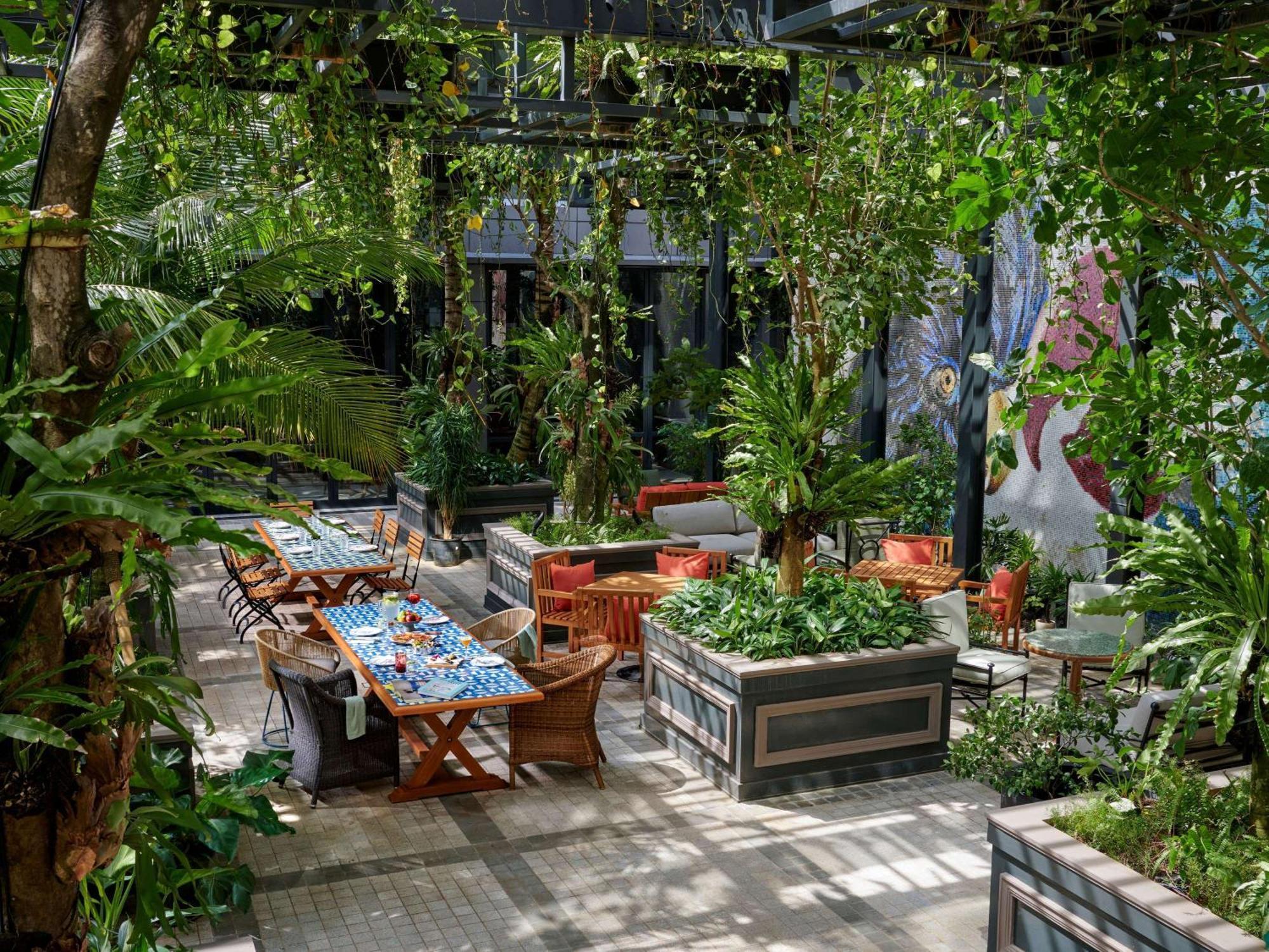 25Hours Hotel Jakarta The Oddbird Екстер'єр фото